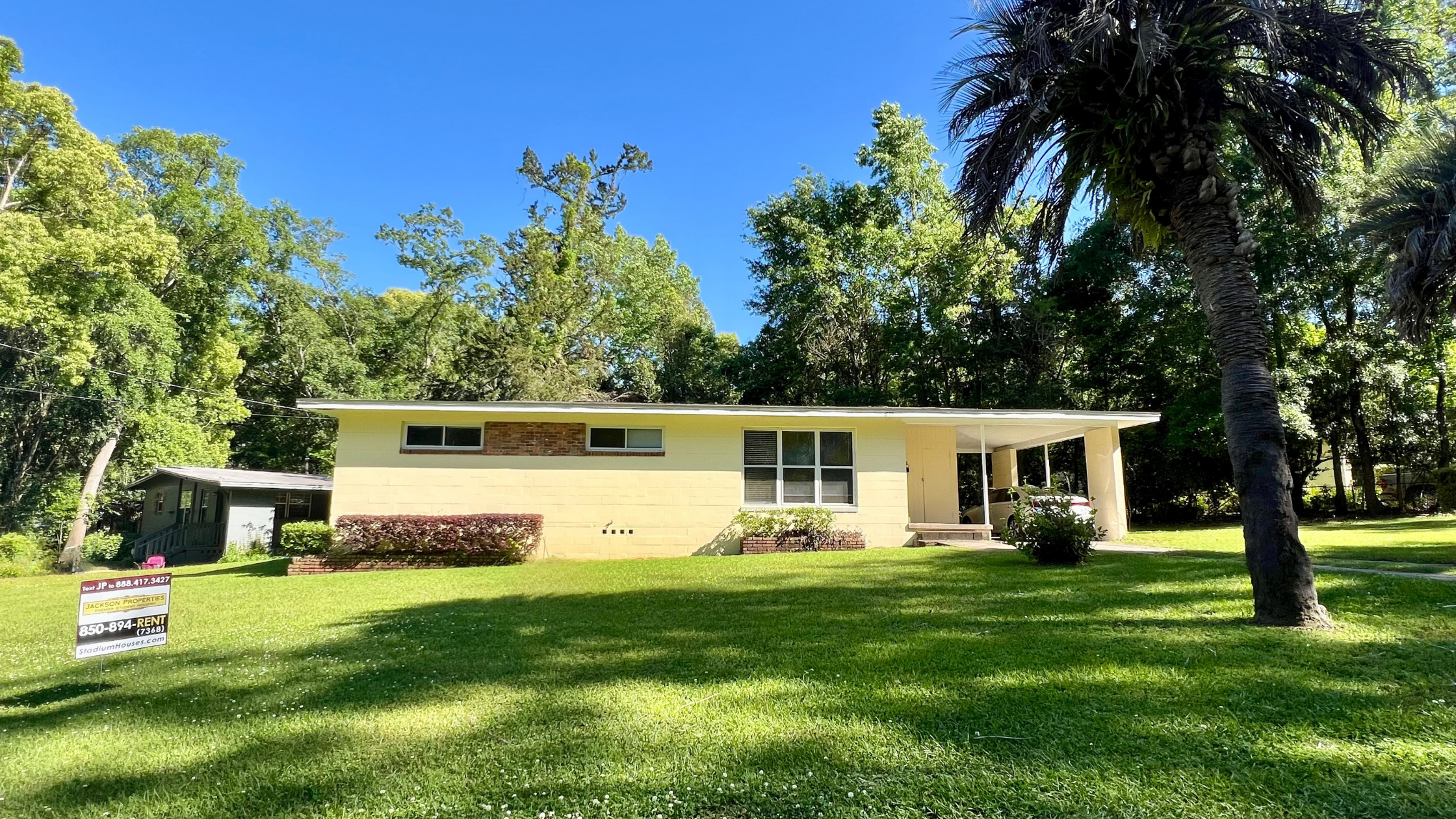 Photo of the exterior of a home, a Stadium House, in Tallahassee, Florida. 